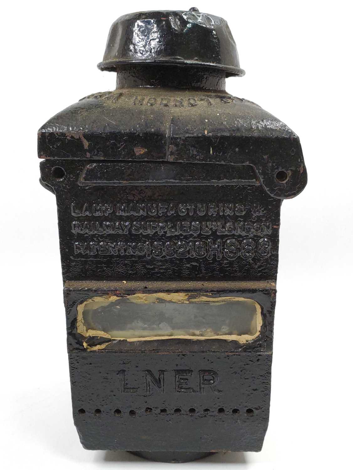 A heavy cast iron LNER gate lamp overpainted in black, missing interior - Bild 3 aus 5