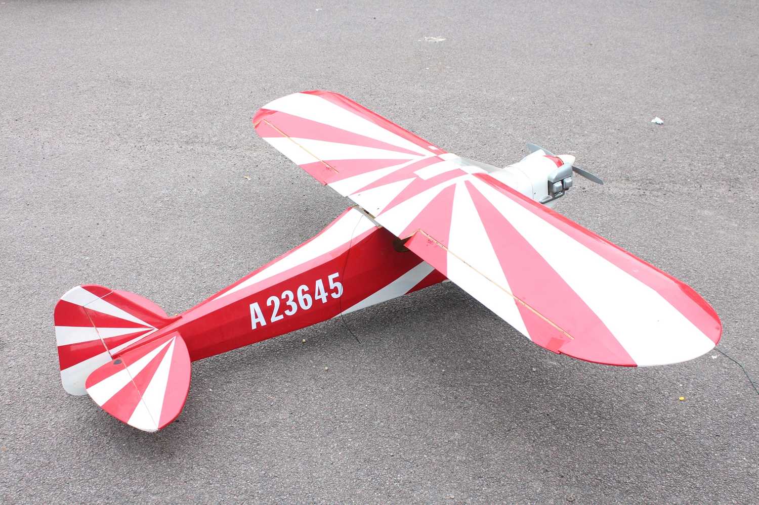 A very well made kit-built radio controlled and four stoke model aircraft, constructed from balsa - Bild 2 aus 3