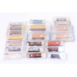 Twenty American outline N gauge goods wagons. Various types and makes. Overall (E-BE)