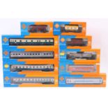 Roco coaches and goods wagons: 4 coaches – 4257/4262/4265/4288 and 6 wagons – 4380/4354A/44340A/