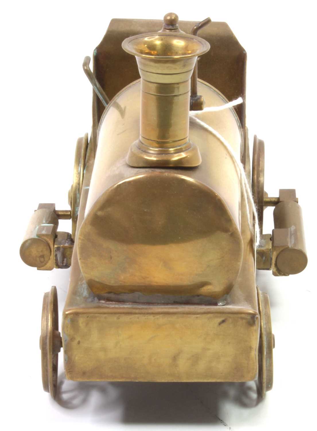 Early 20th-century brass dribbler type locomotive, spirit fired example, with on/off lever, 2 wick - Bild 3 aus 4