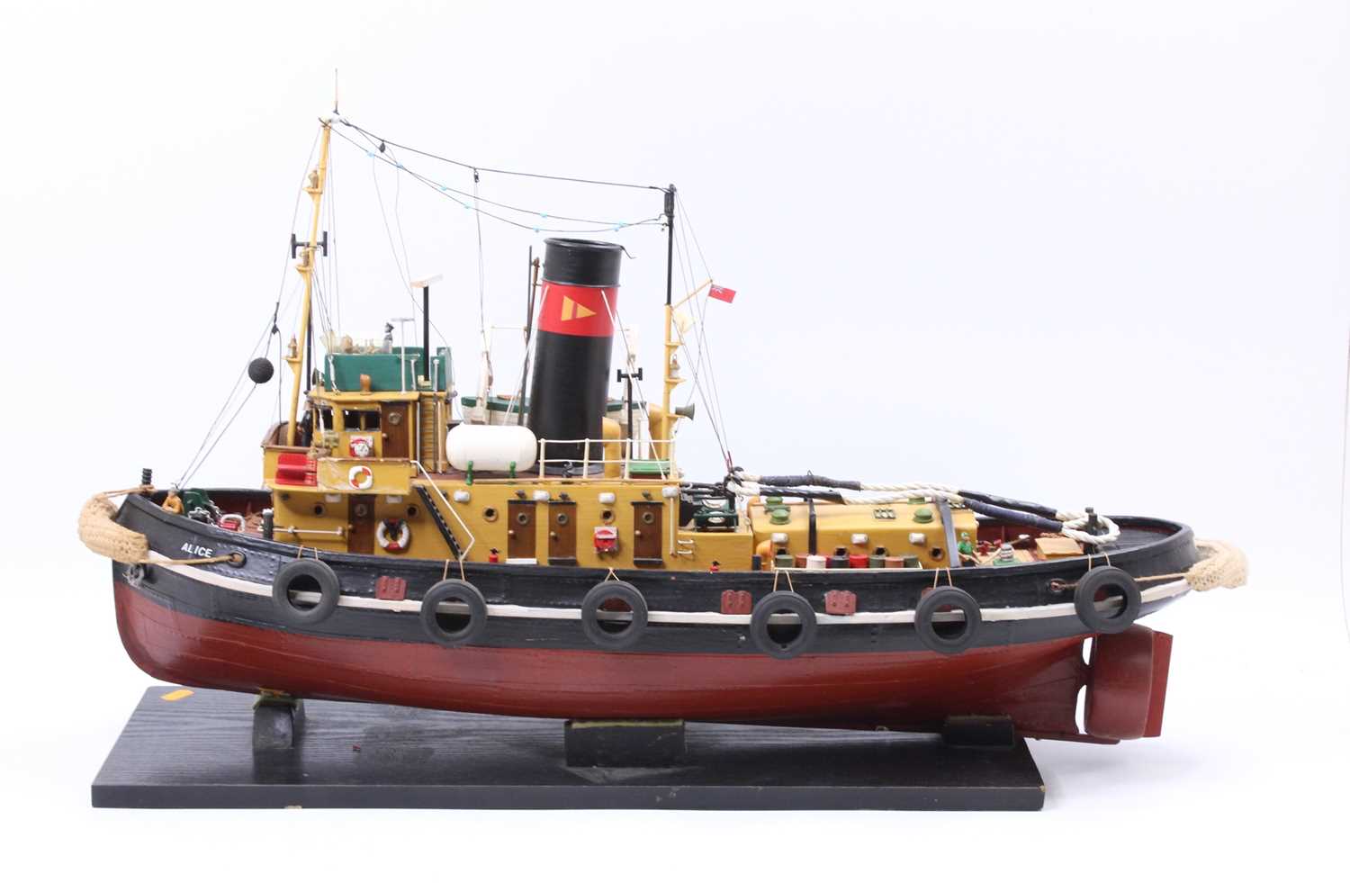 A wooden and GRP hulled radio-controlled model of a single propeller Tug Boat named Alice, - Bild 2 aus 9