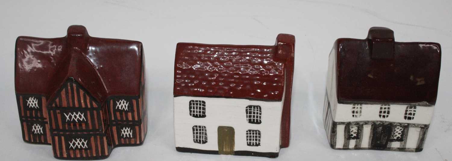 A collection of loose Mudland End Studio Felsham cottage ornaments - Image 4 of 4