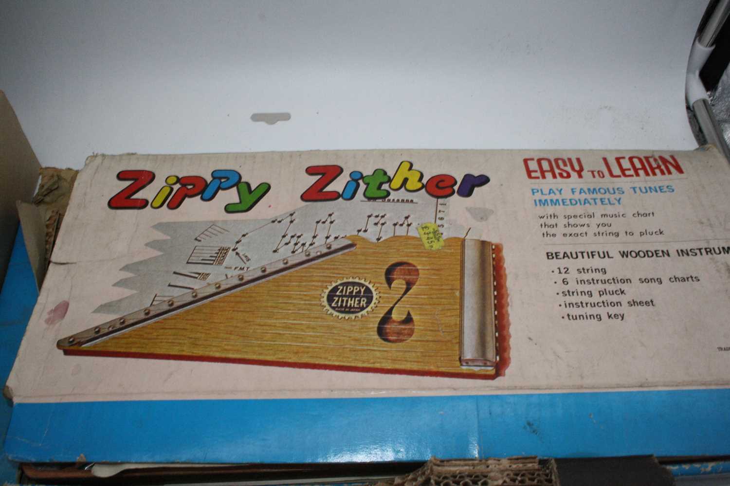 A boxed Japanese FMT Zippy Zither, boxed, together with a 17 key kalimba, and a Simply Harmonica - Image 4 of 7