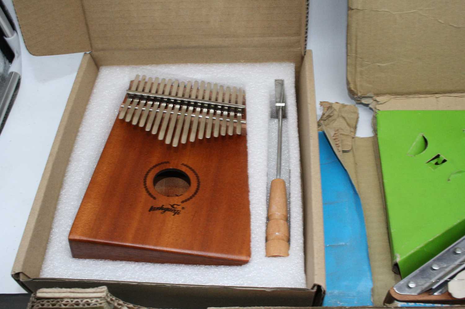 A boxed Japanese FMT Zippy Zither, boxed, together with a 17 key kalimba, and a Simply Harmonica - Image 2 of 7