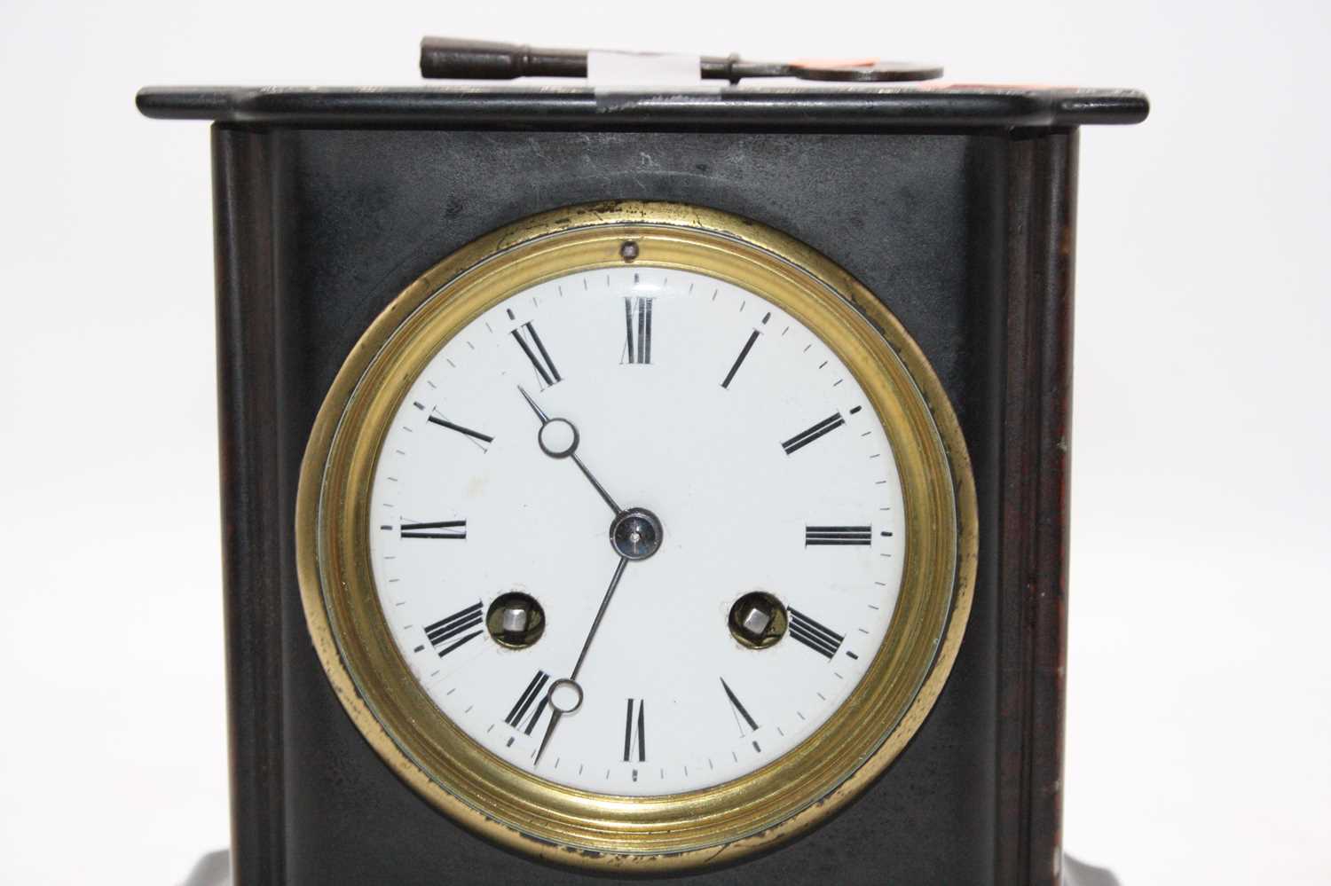 An Edwardian black slate cased mantel clock having a circular enamelled dial with Roman numerals and - Image 2 of 3