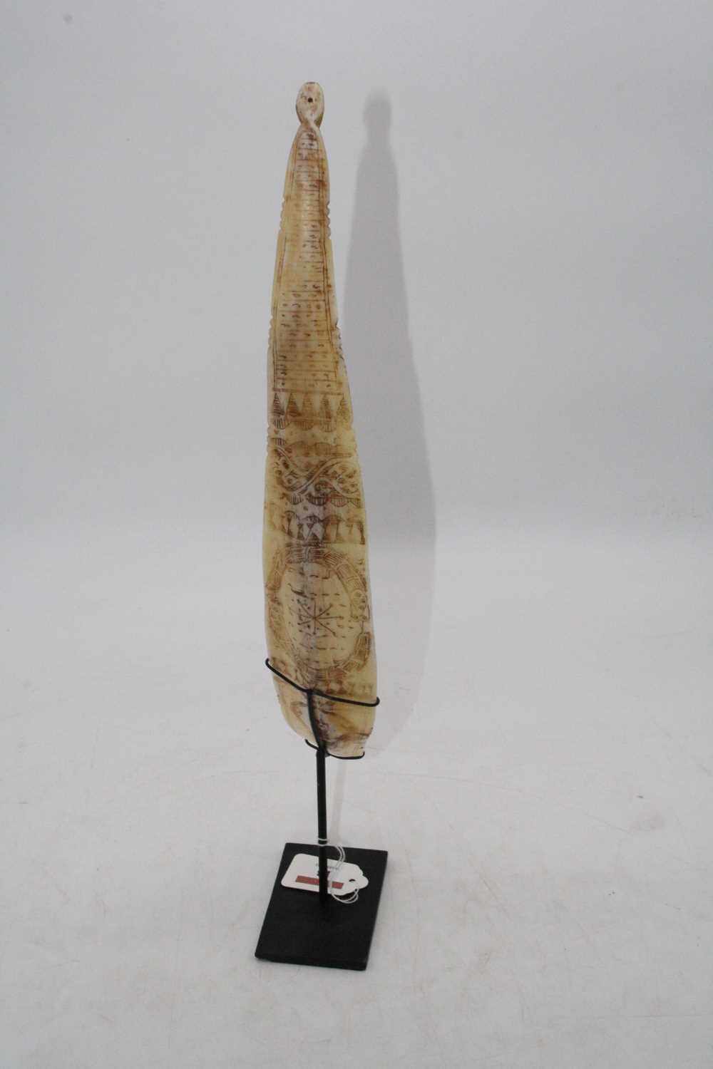 An animal bone divination wand/calendar, the tip carved with two facing reptiles and the opposing - Image 2 of 3