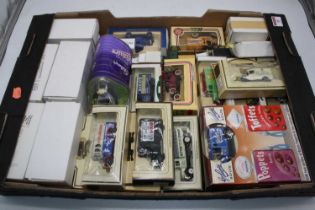 A collection of boxed modern issue diecast toy vehicles to include Days Gone, 13029 1934 model A