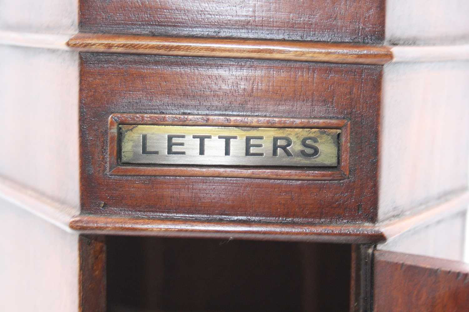 A Victorian style country house type pillarbox letterbox of hexagonal form having a turned finial - Image 3 of 4