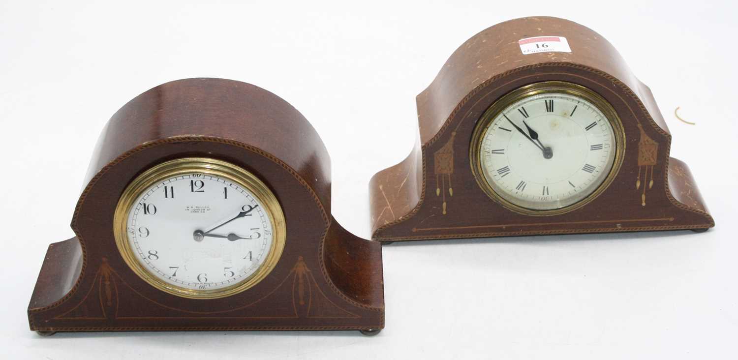 An Edwardian mahogany cased and chequer strung mantel clock having a convex enamel dial with - Image 4 of 5