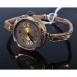 A lady's vintage 9ct gold cased wristwatch, on expanding link bracelet (a/f)