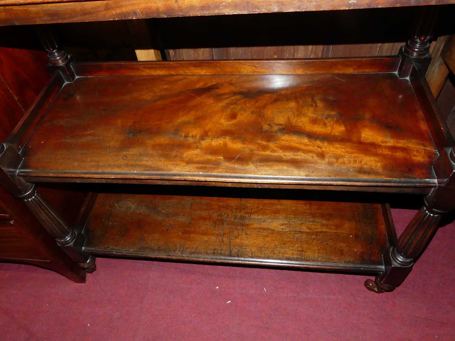 A Victorian mahogany three-tier buffet, having reeded finials over conforming supports, to - Bild 4 aus 6