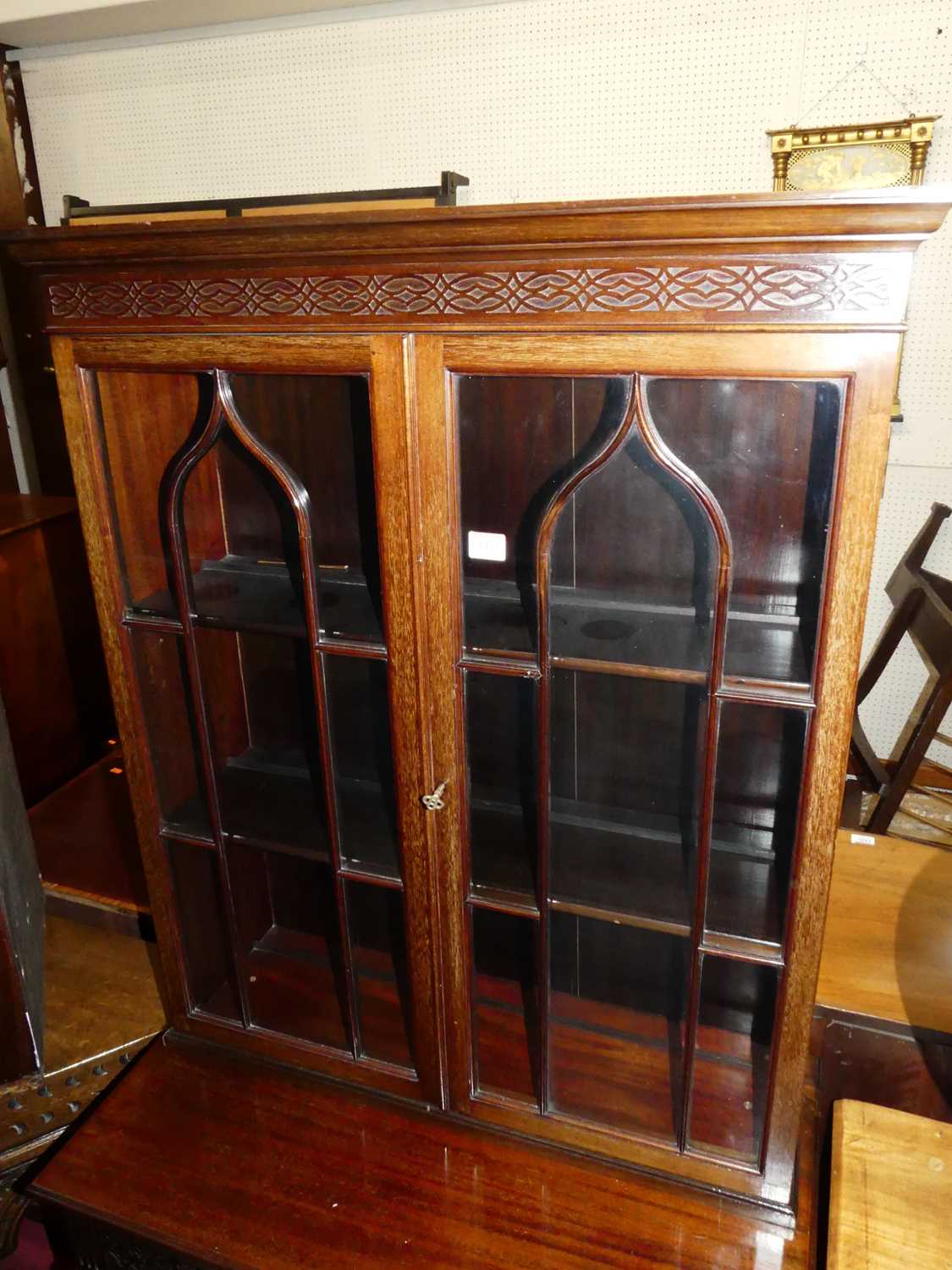 A circa 1900 mahogany double door glazed bookcase on stand, the stand with twin frieze drawers and - Bild 2 aus 4