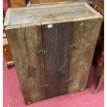 A planked pine table-top chest, having opposing hinged top, w.91.5cm