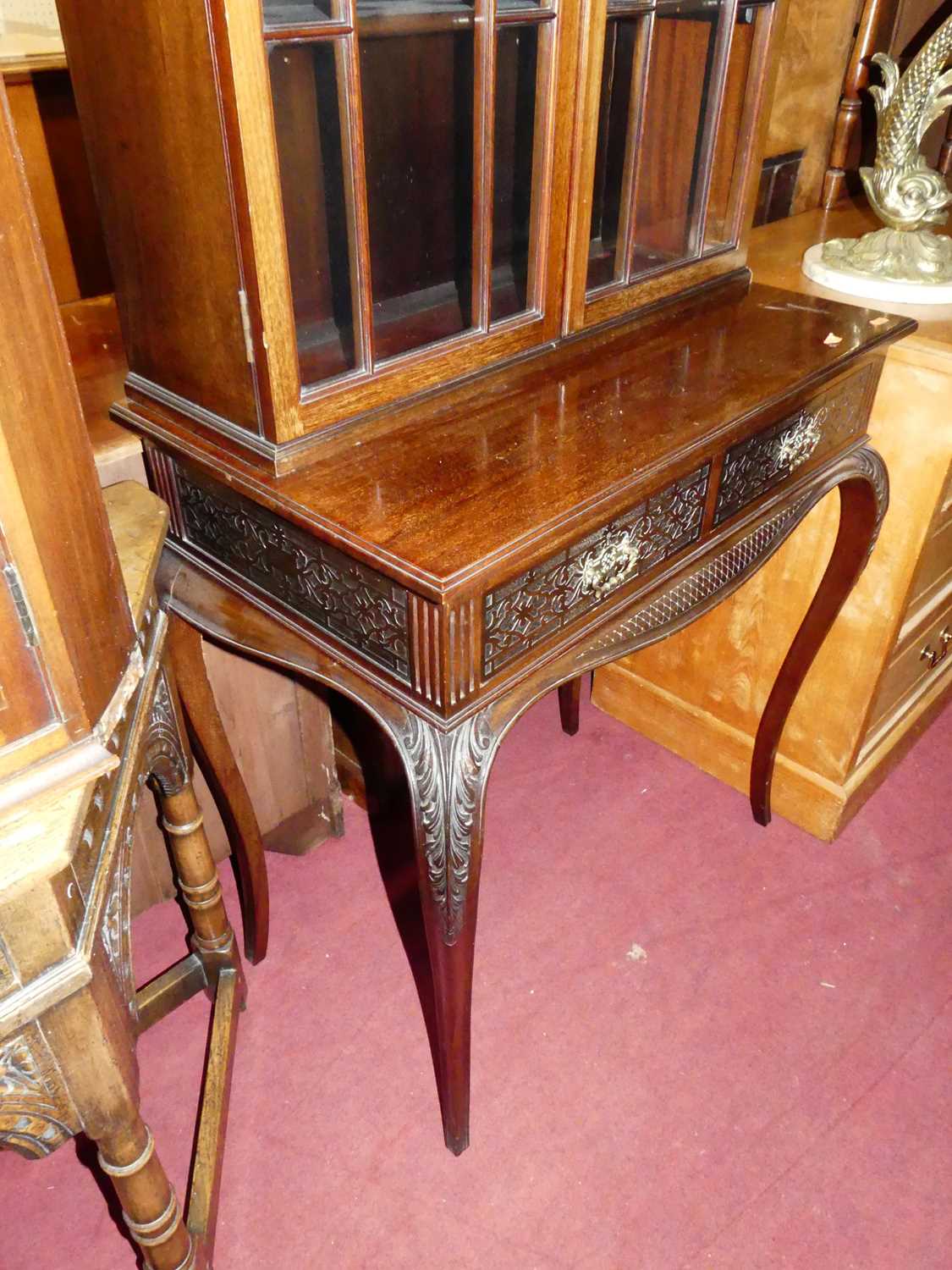 A circa 1900 mahogany double door glazed bookcase on stand, the stand with twin frieze drawers and - Bild 4 aus 4