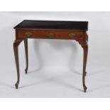 An Edwardian mahogany silver table, having a dish top over a single frieze drawer, w.82cm, d.51cm,