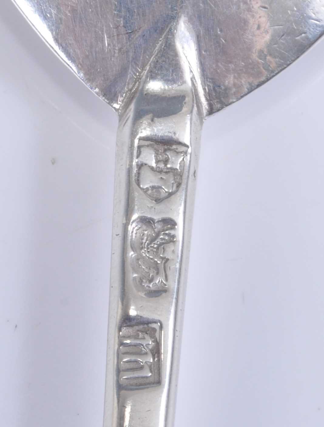 A Charles I silver seal-top spoon, of typical form with fig shaped bowl and lobed double baluster - Bild 3 aus 6