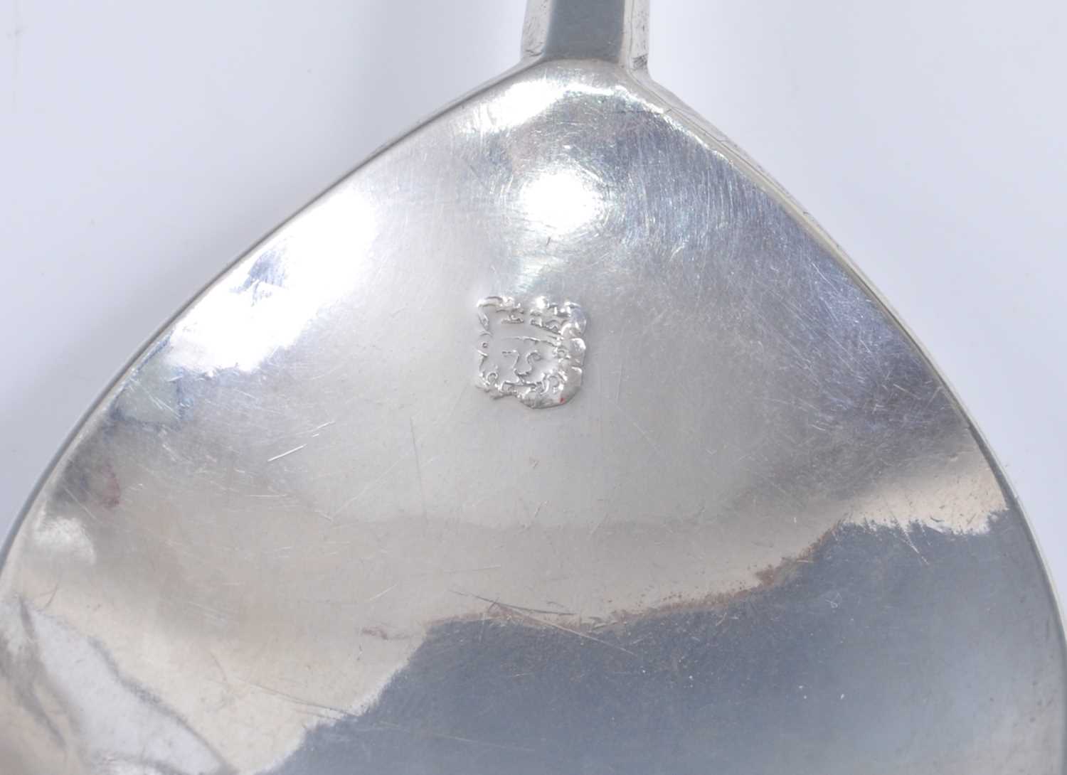 A Charles I silver seal-top spoon, of typical form with fig shaped bowl and lobed double baluster - Bild 6 aus 6