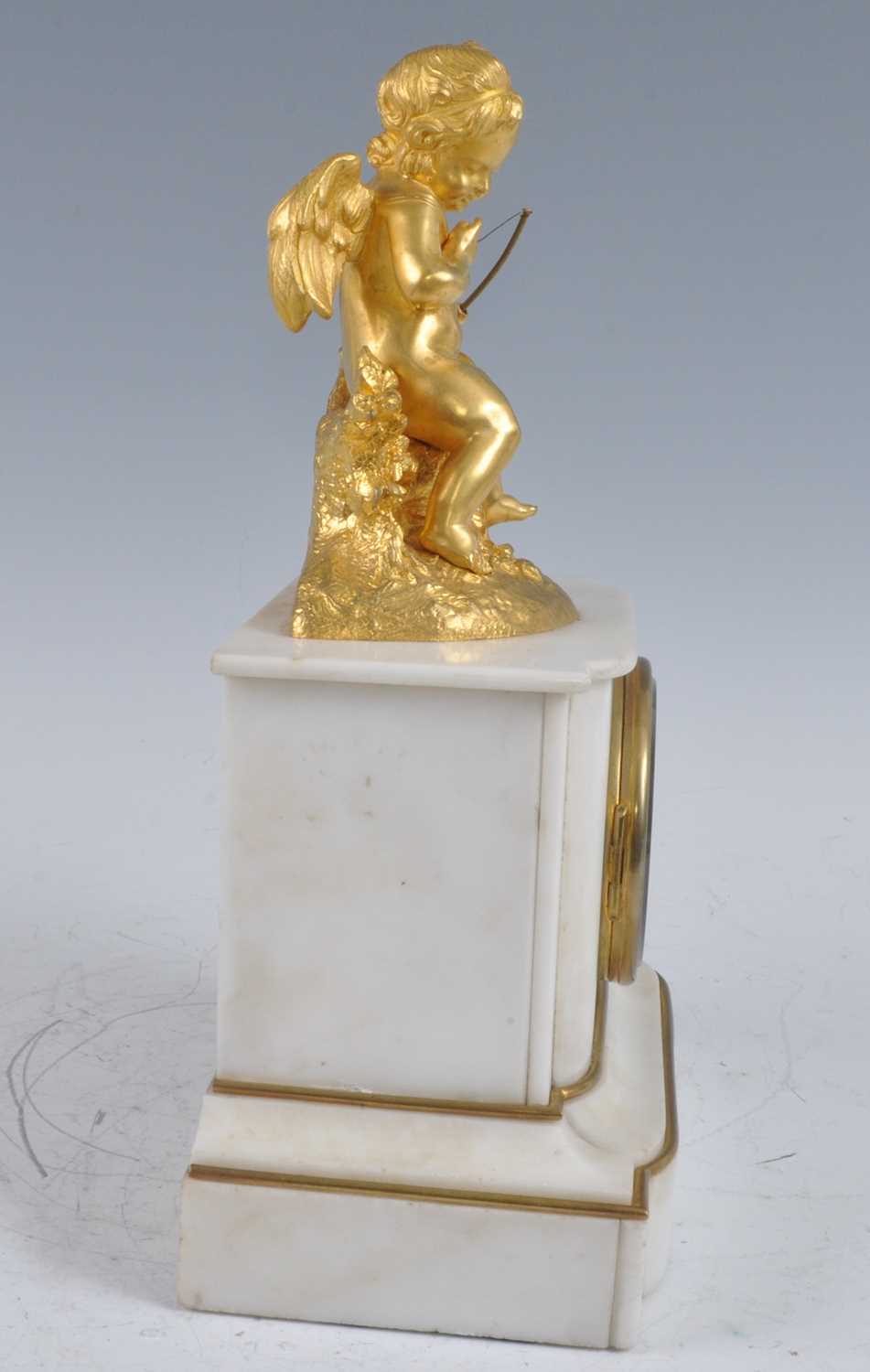 George Wadham of Paris - a circa 1860 marble and gilt bronze mantel clock, the whole surmounted with - Bild 4 aus 7