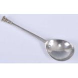 A James I silver seal-top spoon, of typical form with fig shaped bowl and gilded lobed double