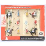 Britains Set 9391, Arabs (Mounted and Foot) comprising of 2 Mounted Arabs with jezails, 2 running