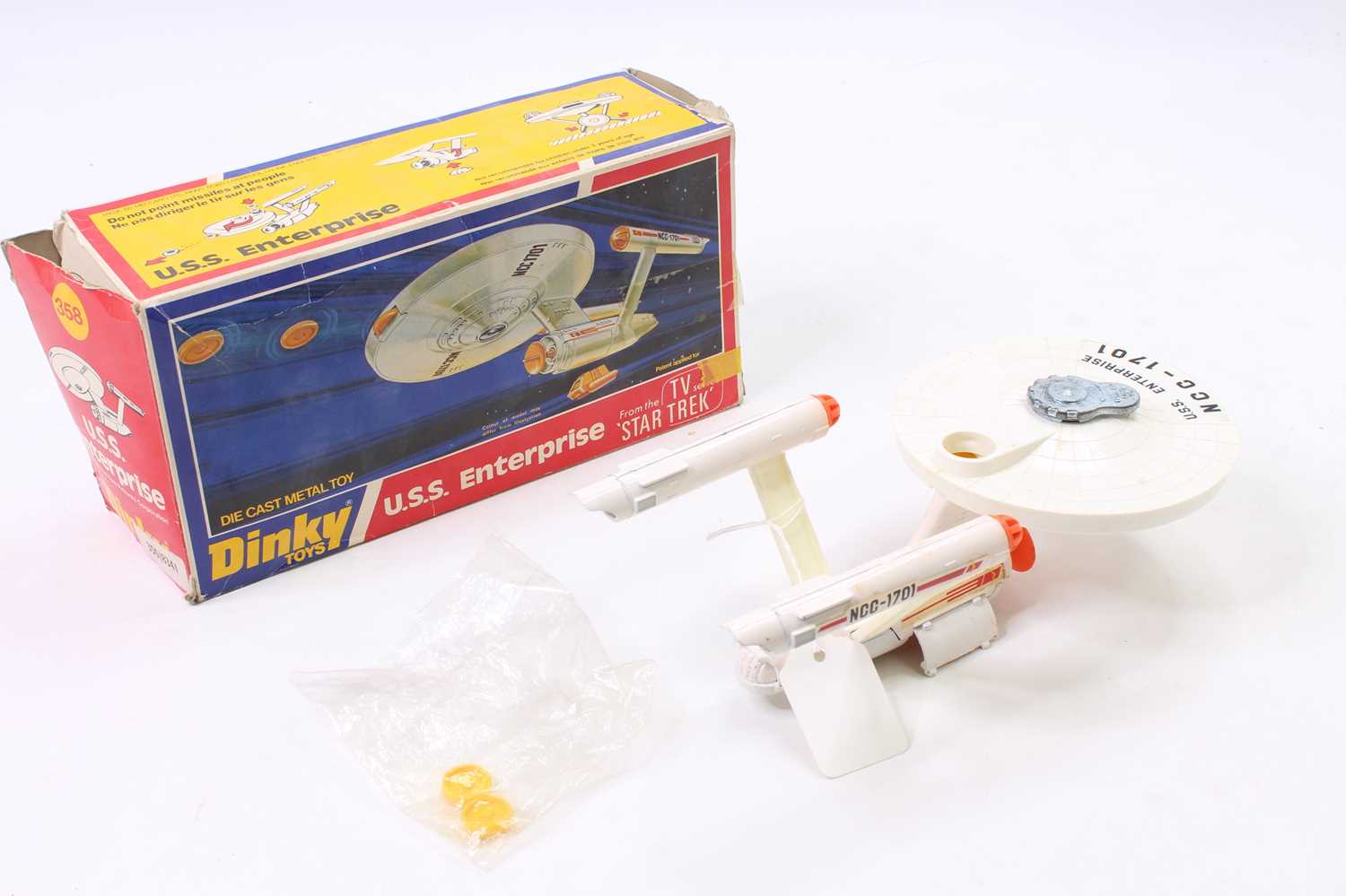 Dinky Toys No. 358 U.S.S. Enterprise from the TV show Star Trek in white with orange pod and 2 - Bild 2 aus 2