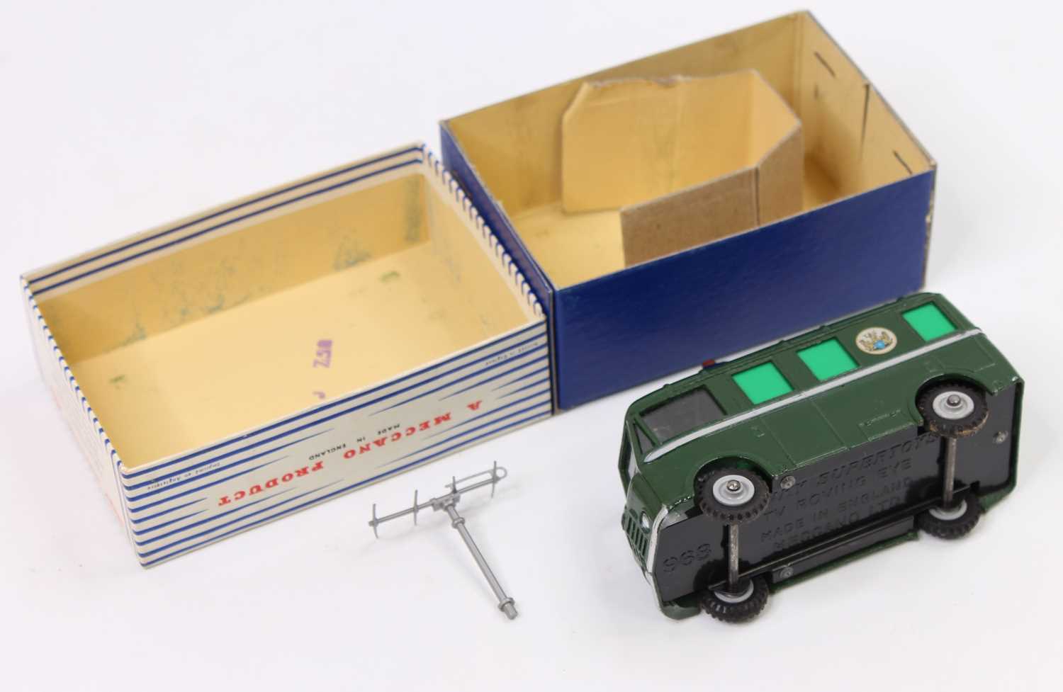 Dinky Toys No. 968 BBC TV roving eye vehicle with dark green body and grey detailing, with cameraman - Image 3 of 3