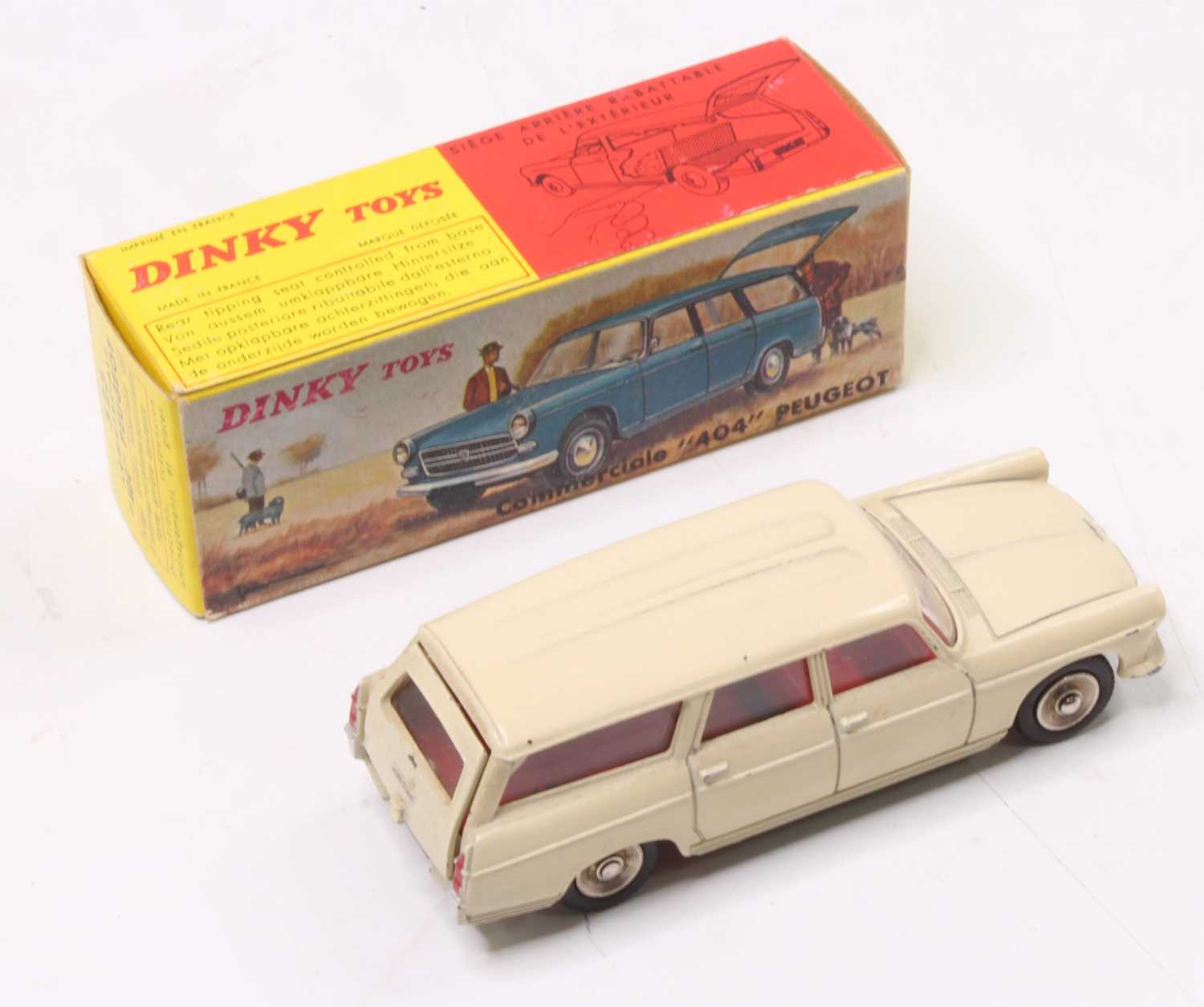 French Dinky 525 Peugeot 404 Estate, cream body, red interior with ivory steering wheel, spun - Bild 2 aus 2