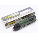 Wrenn railways W2220 2-6-4 GWR Tank Locomotive, green, tender no.3 on box base (G-BG)