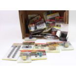 40+ various boxed and carded Hornby Skaledale, some examples loose, to include Crates, Bicycles,