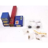 Small collection of Hornby Dublo items: Box of 6 platform walls complete with nuts & bolts (M-BP);