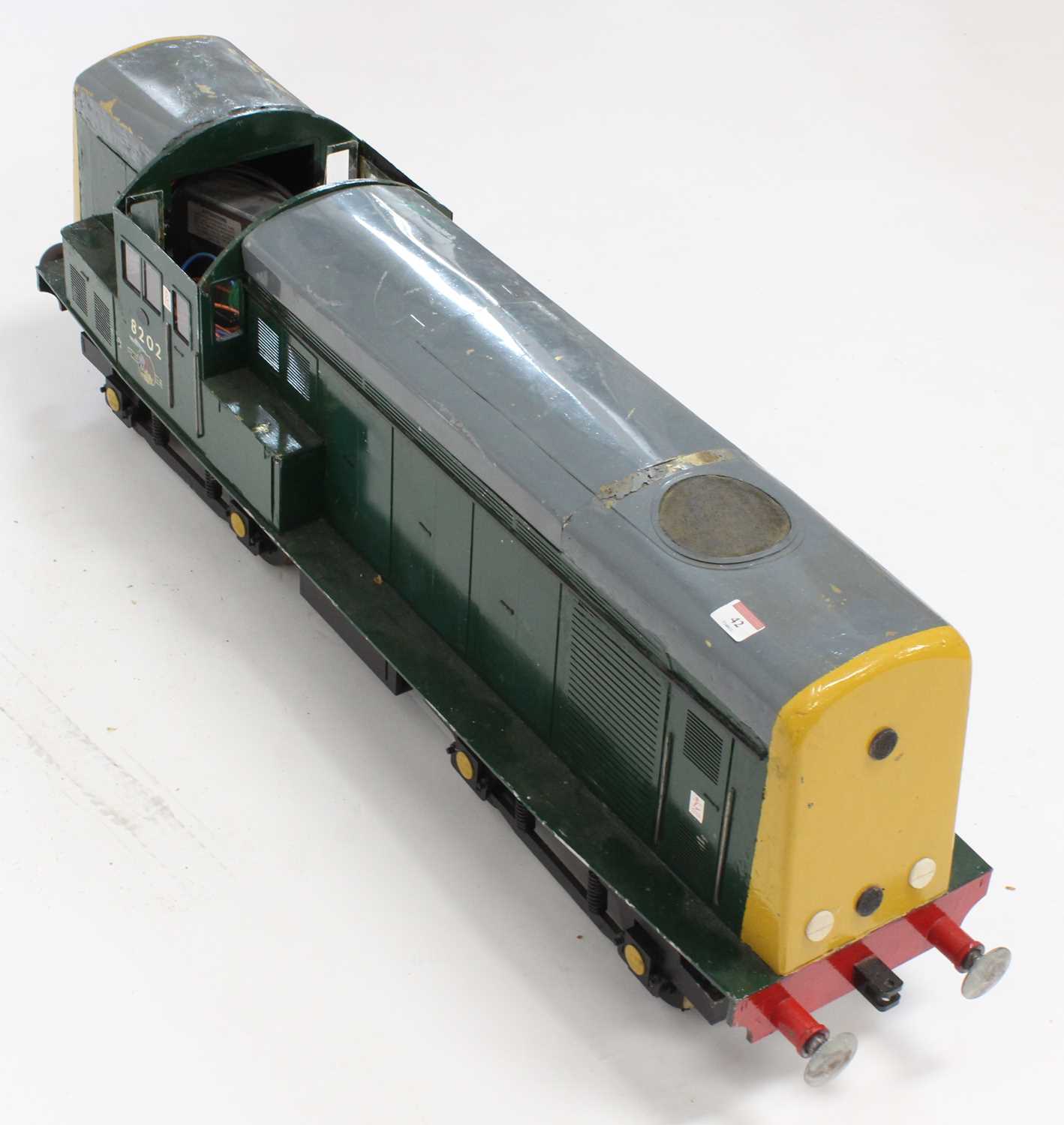 5 inch gauge battery operated model of a Diesel Electric Locomotive, finished in green with Number - Image 3 of 6