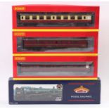 Bachmann and Hornby 00 Gauge locomotive and stock group, to include Bachmann 32-357 4MT Standard