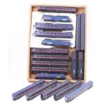 2 trays containing 19 various Hornby and Lima 00 Gauge GNER Locomotive and passenger stock, to