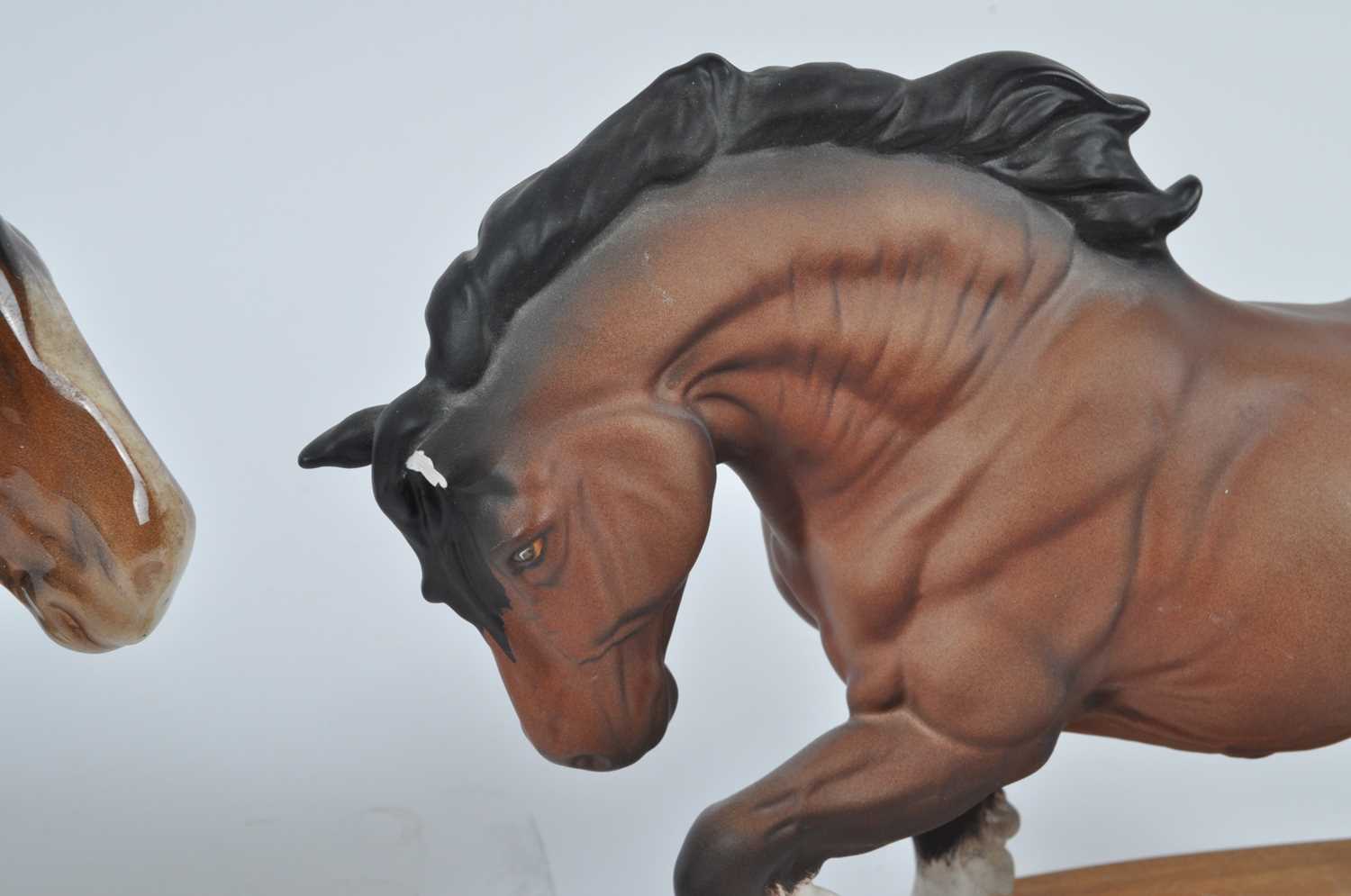 A Beswick model of a Shire mare, No.818, brown gloss finish, h.21.5cm; together with a Beswick model - Bild 2 aus 2