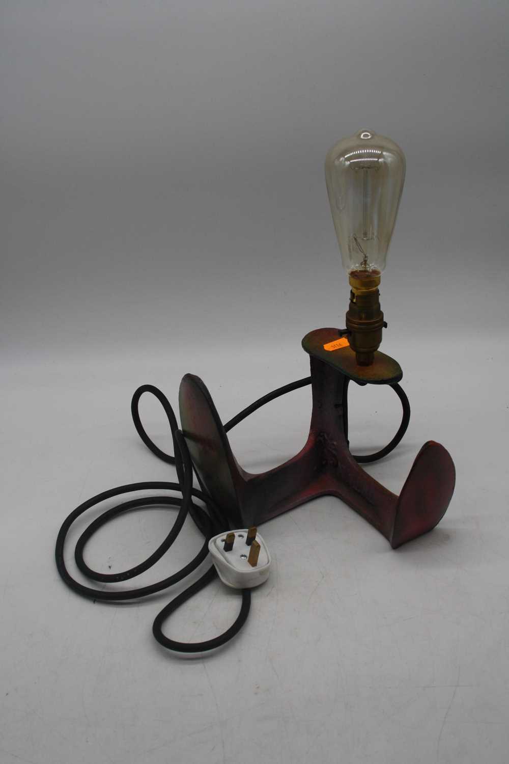 A cast iron shoe-last converted into a table lamp - Image 3 of 3