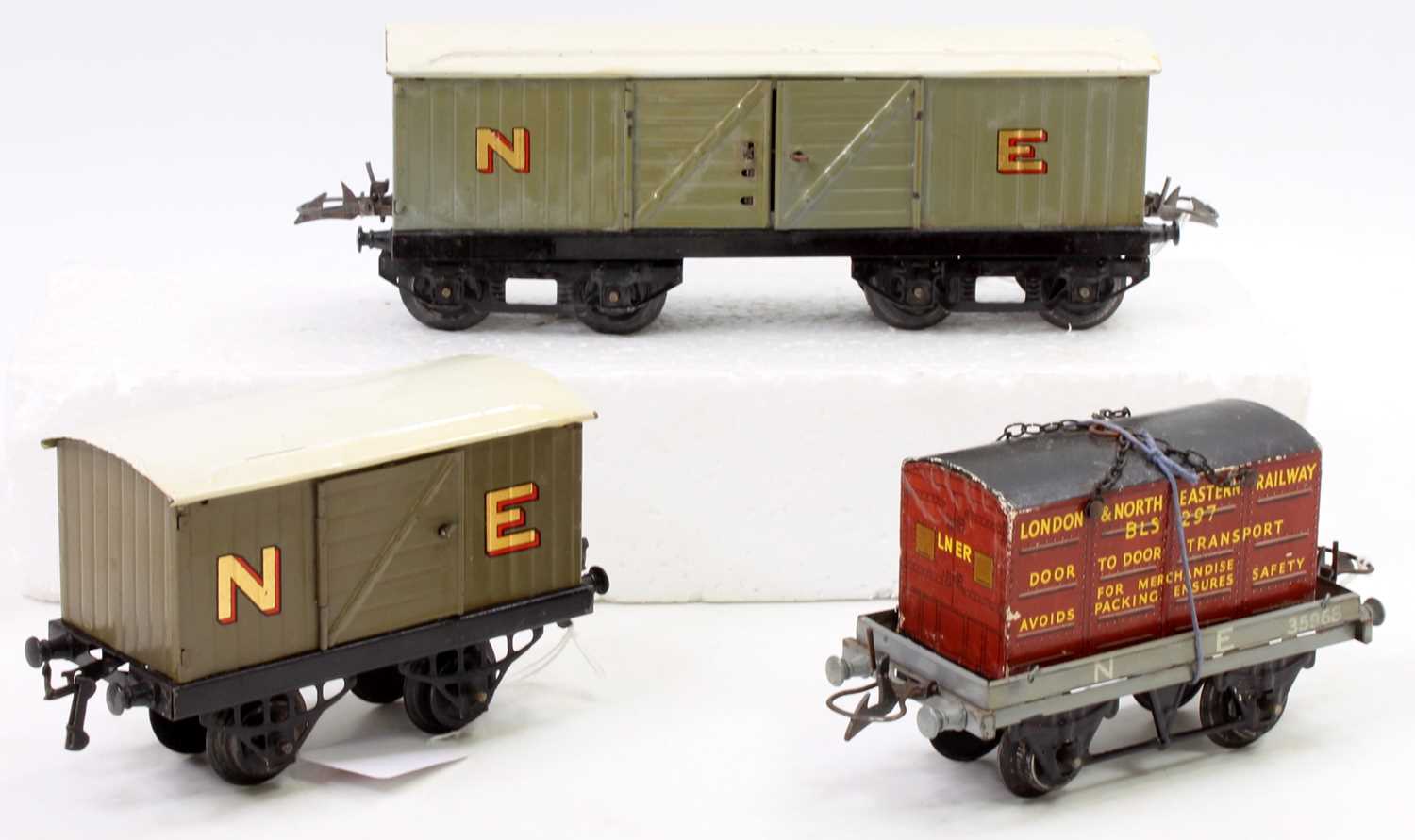 Hornby 1928-30 NE No. 1 luggage van on open axle guard base with large gold 'NE' - sides (VG) but - Image 2 of 2