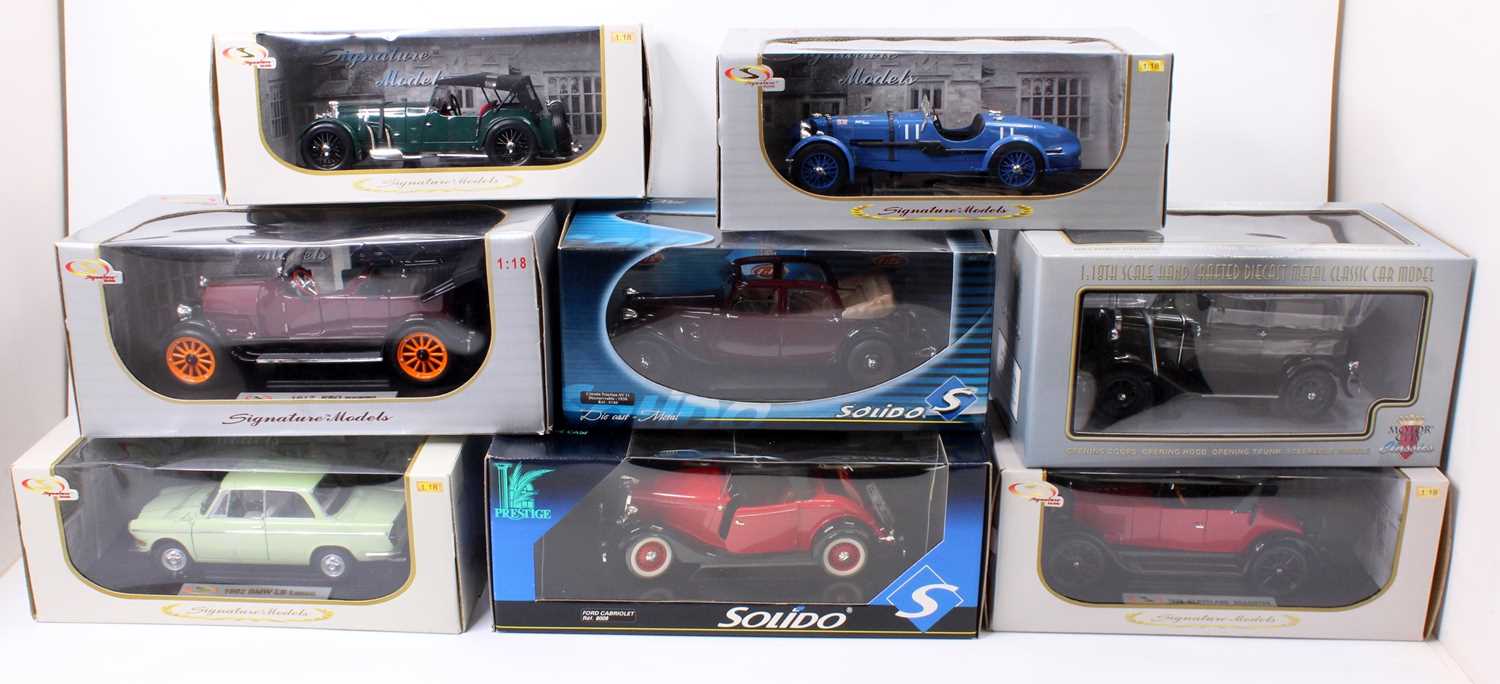 8 assorted 1/18th scale diecast vehicles, mixed manufacturers and models to include Road Signature