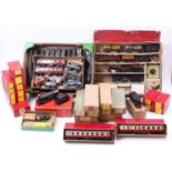 A collection of assorted mainly 00 gauge items to include boxed 4-4-0 engine and tender, passenger