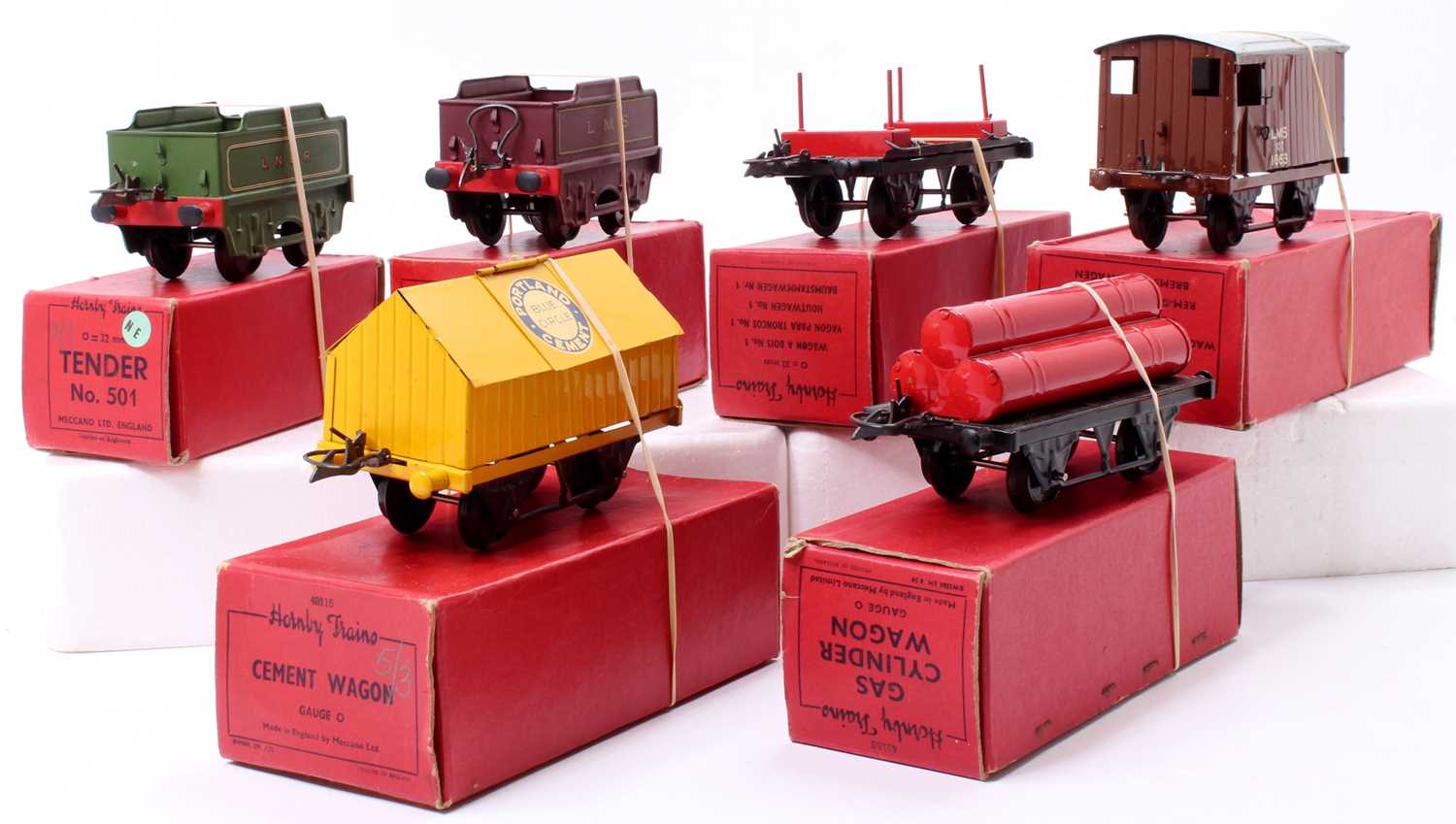 Six Hornby post-war items of rolling stock, all (E-NM) (BVG): Blue circle cement van, yellow; gas