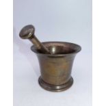 An antique bronze pestle and mortar, probably 18th century, h.9.5cm