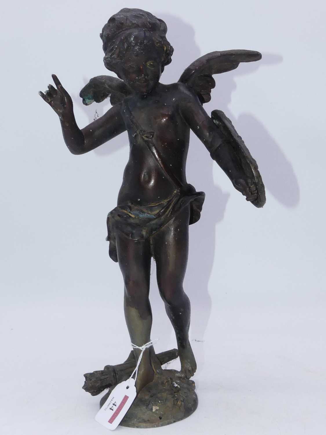 An early 20th century spelter figure of cupid in typical standing pose with shield upon his arm, - Bild 2 aus 2