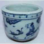 A Chinese export stoneware cup, underglaze blue decorated with various figures, h.7cm