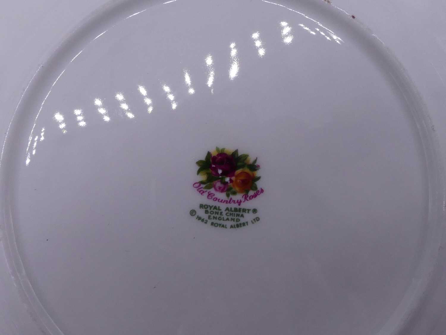 A Royal Albert six-place setting service, in the Old Country Roses pattern - Image 2 of 4