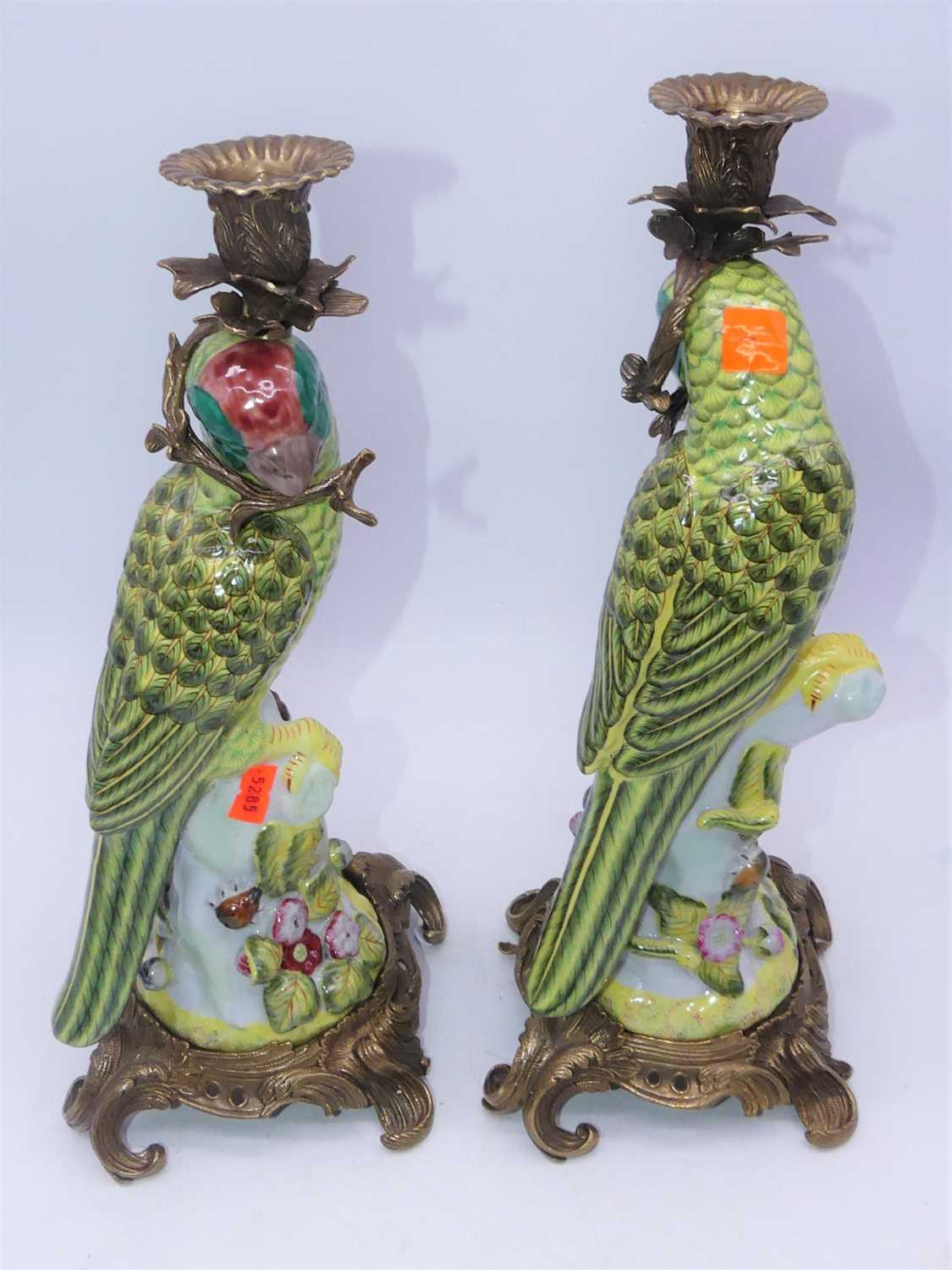 A pair of modern reproduction continental porcelain candlesticks each in the form of a parrot on a - Bild 2 aus 3