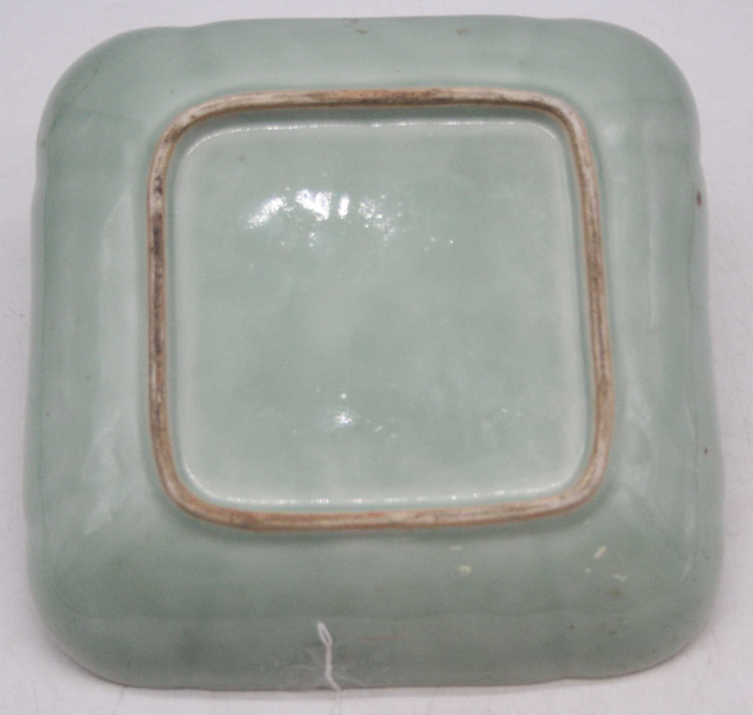 A 19th century Chinese Canton export plate, on a celadon ground, enamel decorated with exotic birds, - Bild 6 aus 6