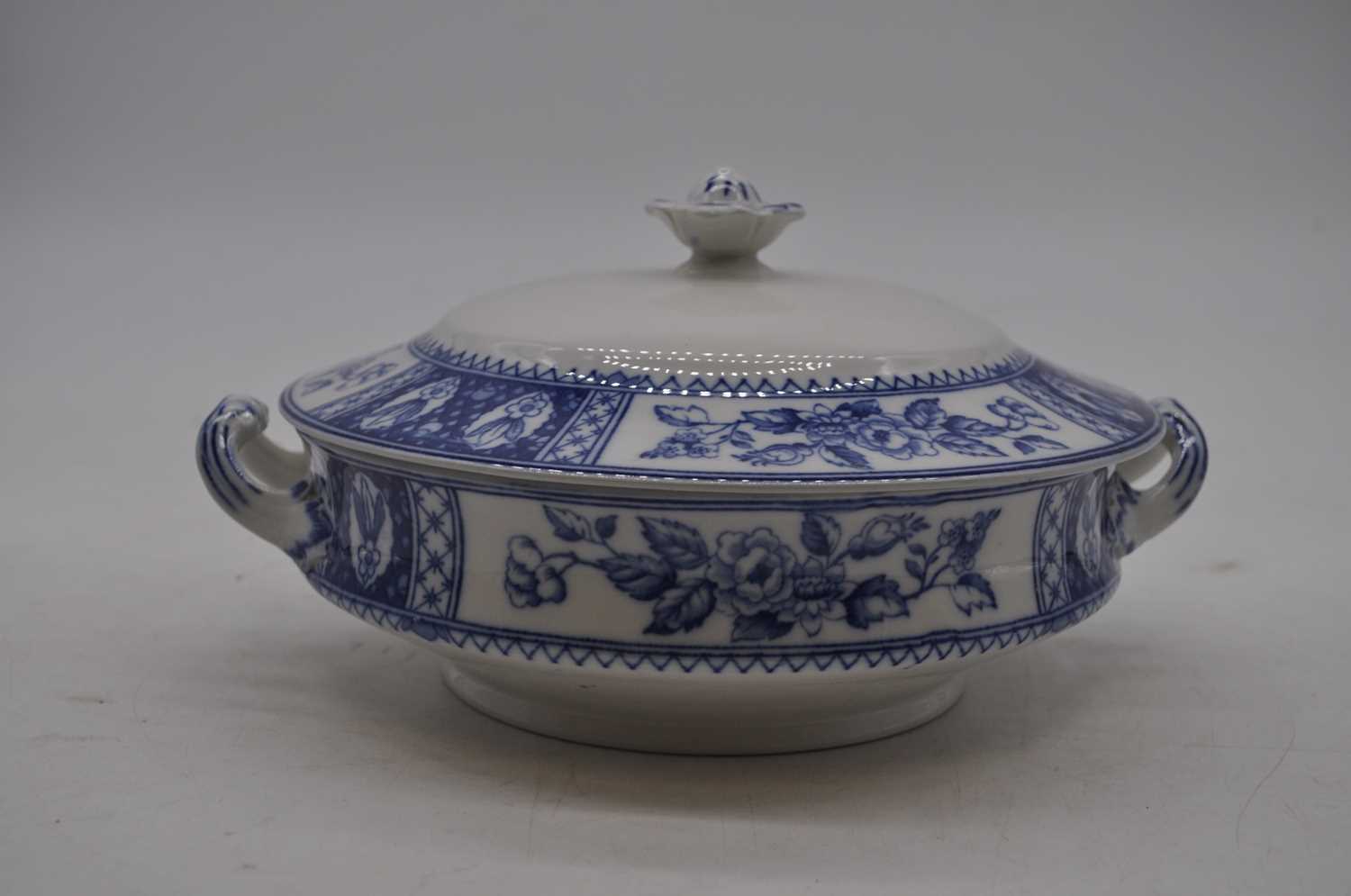 Two boxes containing various ceramics to include a Royal Osborn porcelain part tea service - Bild 8 aus 9