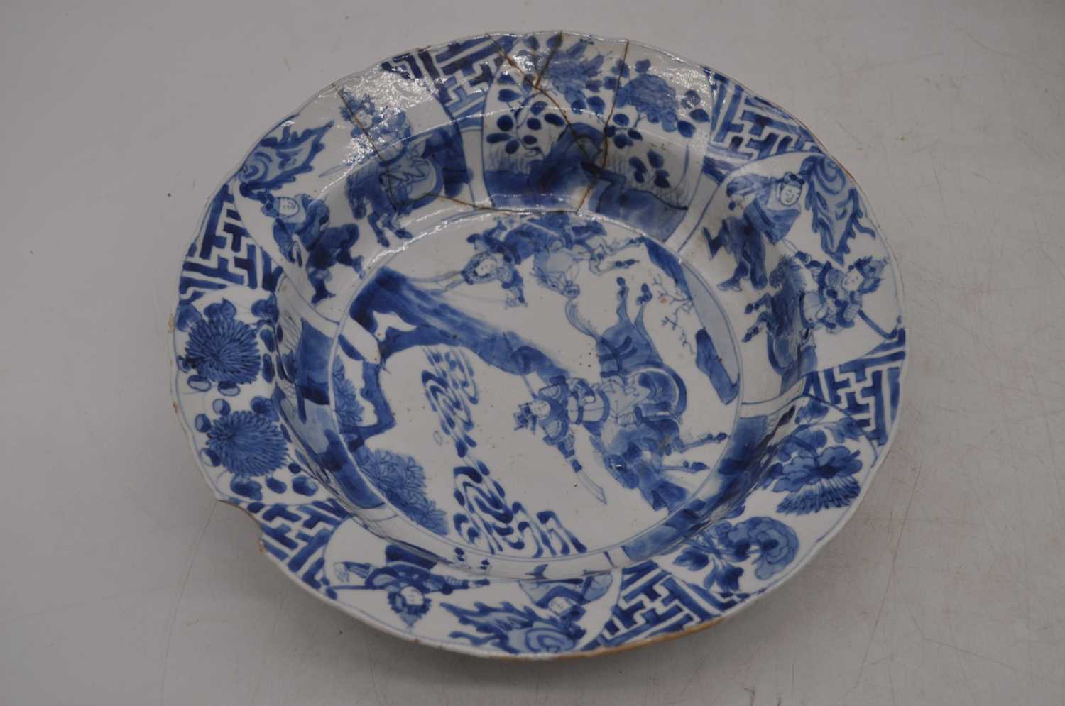 A collection of 18th century and later Chinese export ceramics to include a floral decorated - Bild 3 aus 8