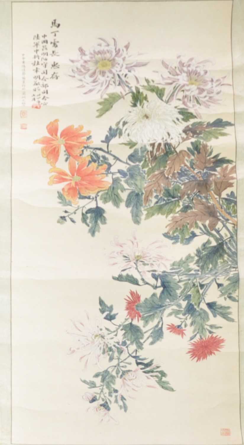Yuan Yunyi (袁韻宜) (1920-2004) - Chrysanthemums, Republic of China scroll painting dated 1944, ink