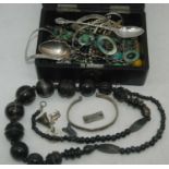 A Japanese lacquered jewellery box and contents, to include flatlink bracelet, faux jade necklace,